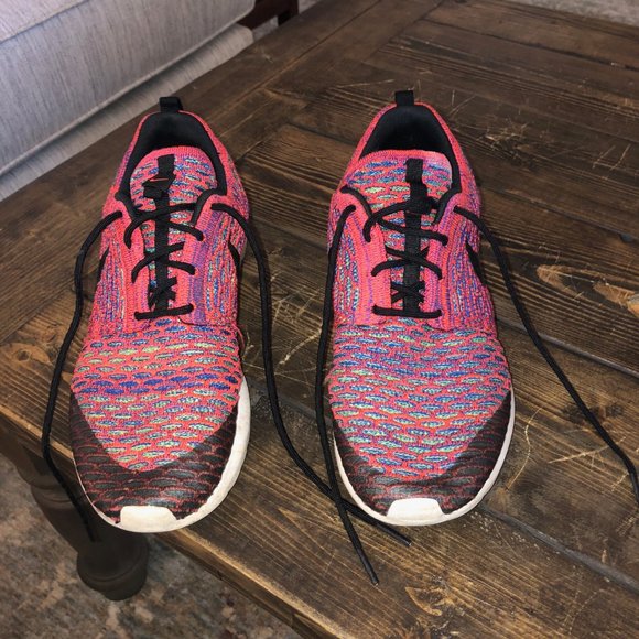 Nike Roshe Tennis Shoes - Picture 5 of 8